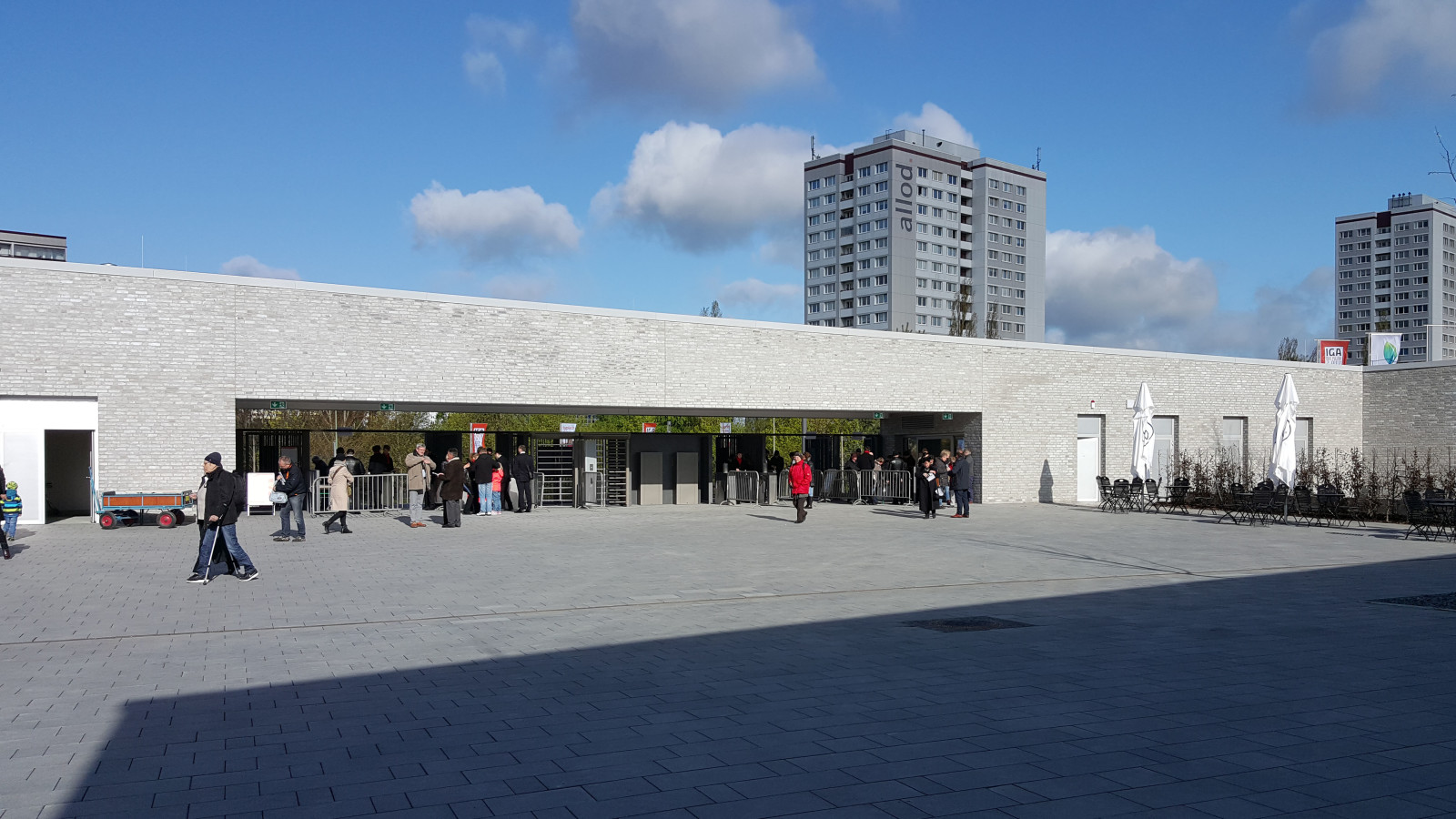 Eingangsgebäude am Blumberger Damm