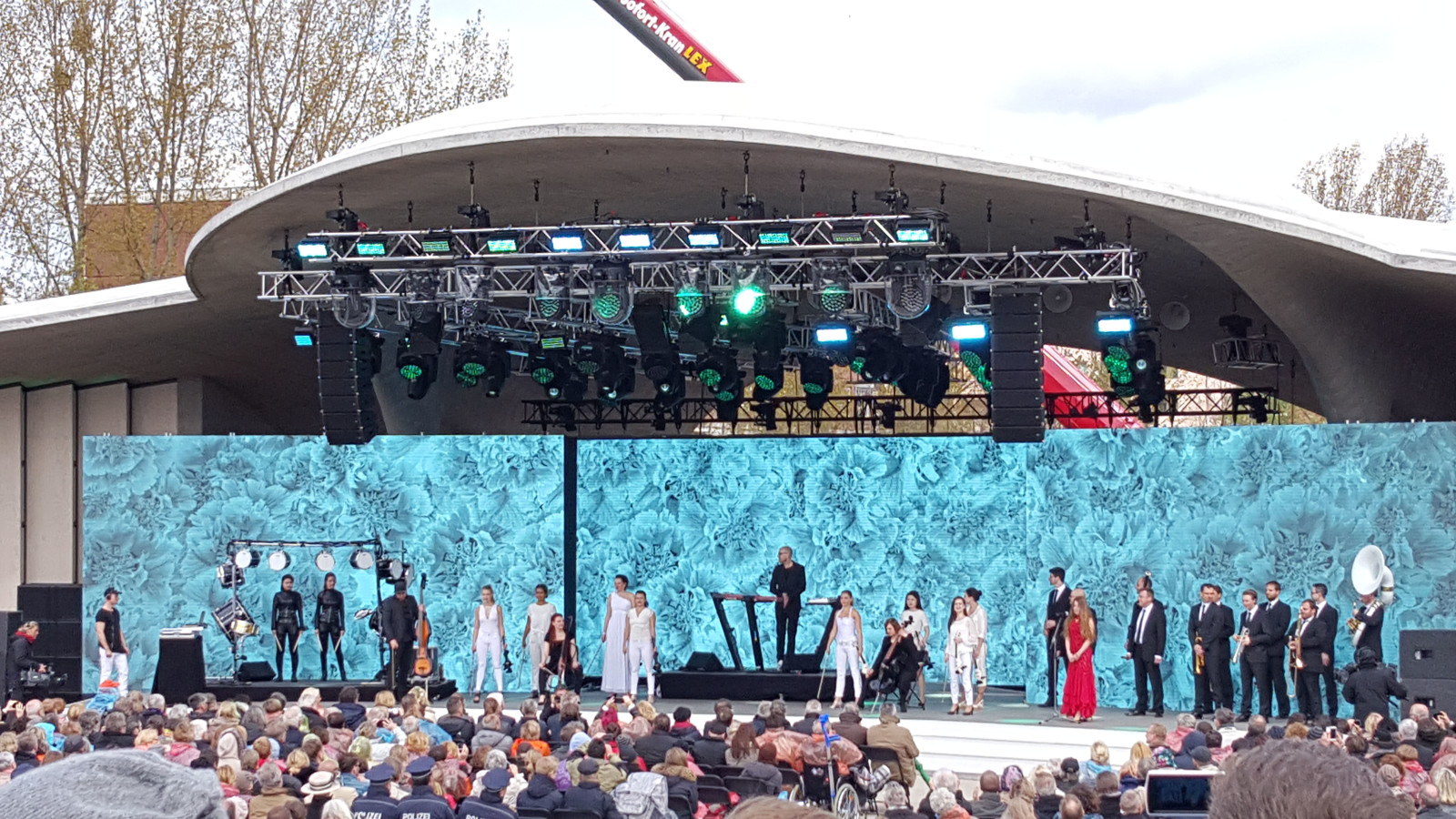 Berauschende Sounds, spektakuläre Sequenzen und magische Melodien durch Schiller mir dem Berlin Show Orchestra.