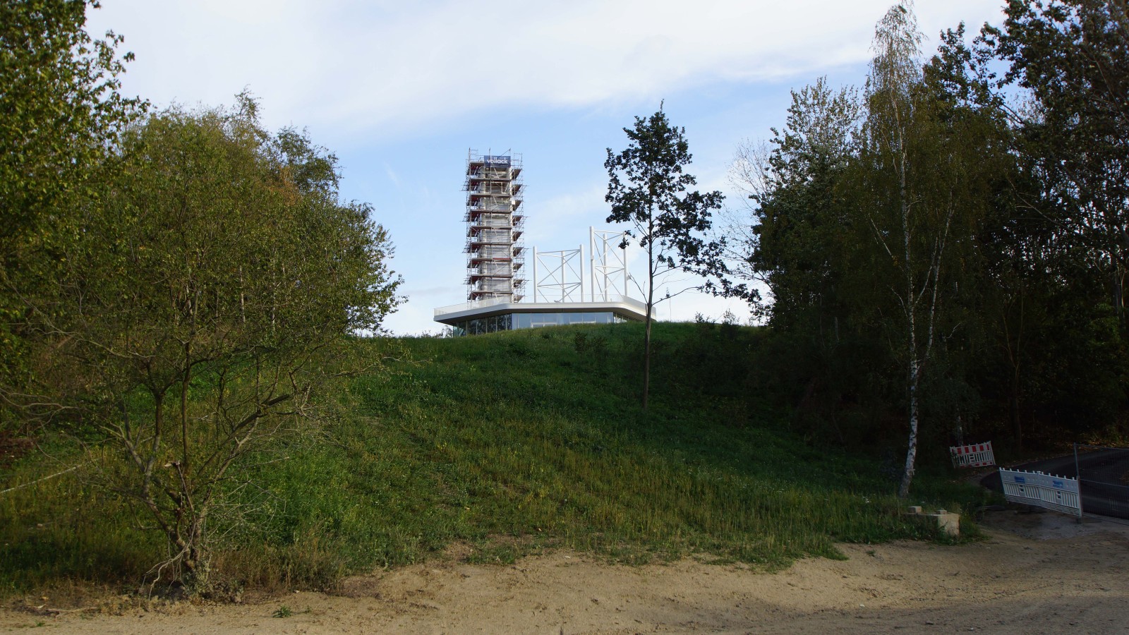 Blick auf den zukünftigen Wolkenhain. Der aktuelle Stand der Arbeiten kann über eine Webcam beobachtet werden.