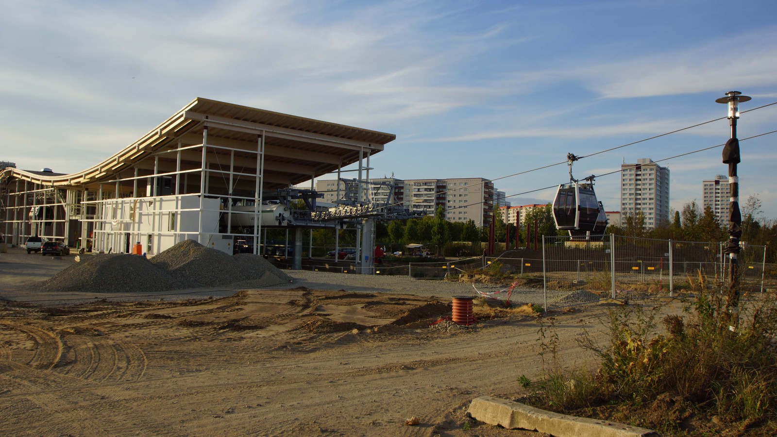 Baustelle der Seilbahnstation am Blumberger Damm.