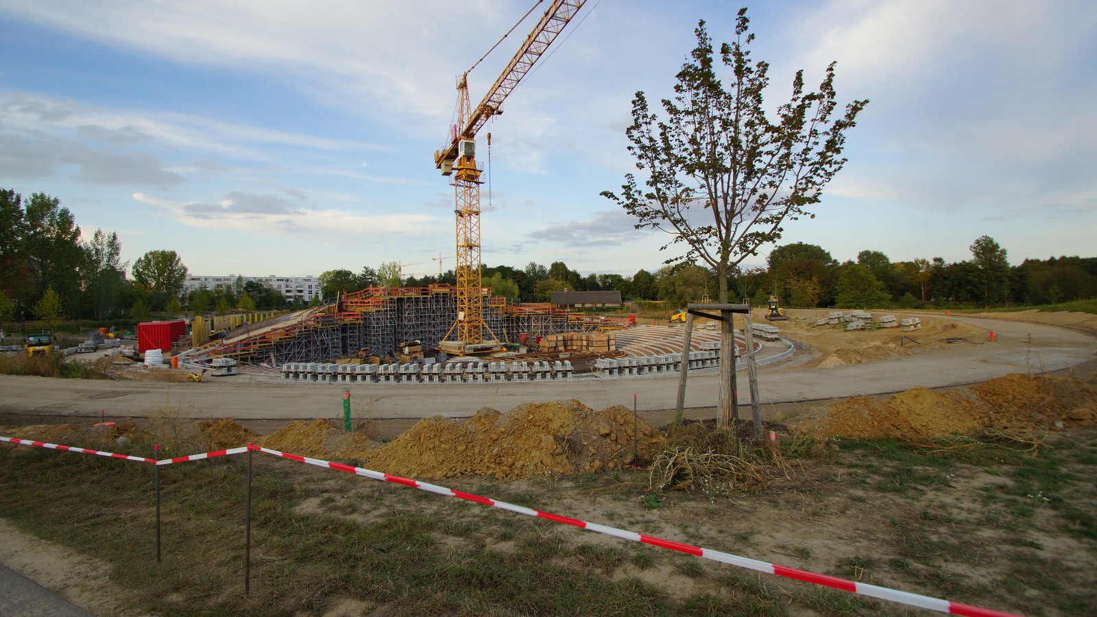 Baustelle der Freilichtbühne, die 5000 Besucher erfassen soll.